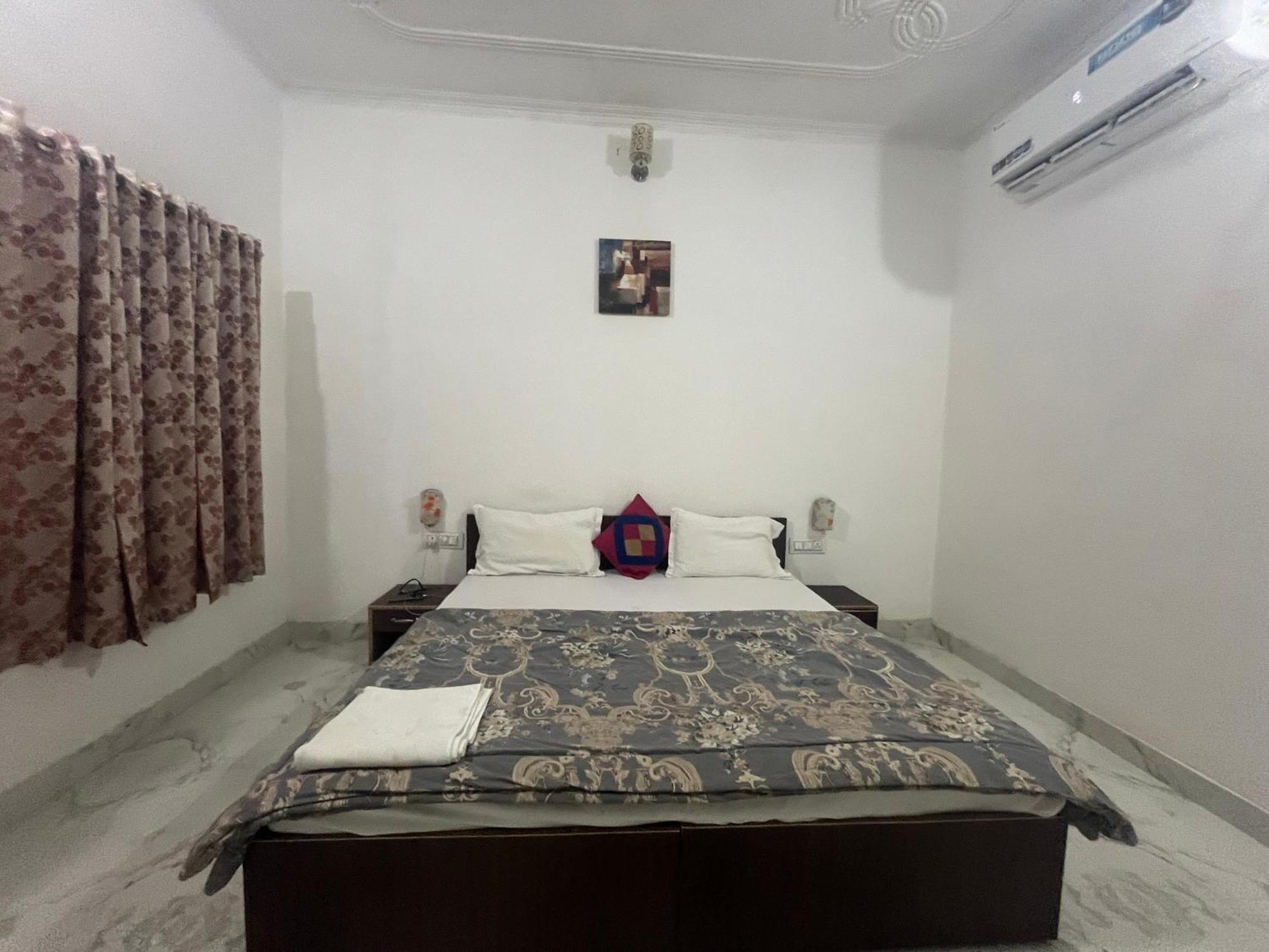 Sunrise Bed & Breakfast Khajurāho Dış mekan fotoğraf