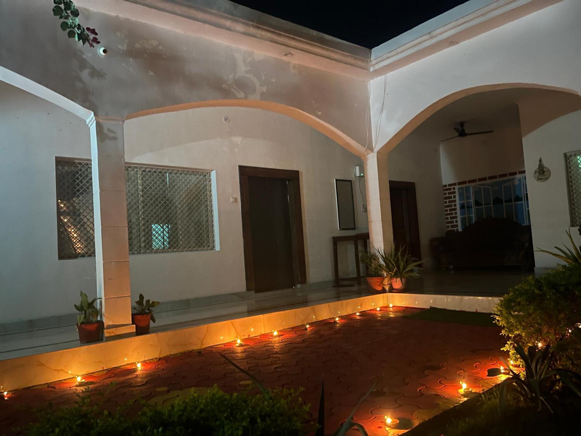 Sunrise Bed & Breakfast Khajurāho Dış mekan fotoğraf