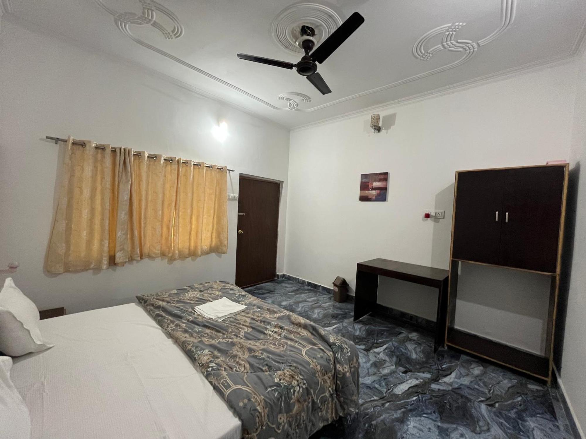 Sunrise Bed & Breakfast Khajurāho Dış mekan fotoğraf